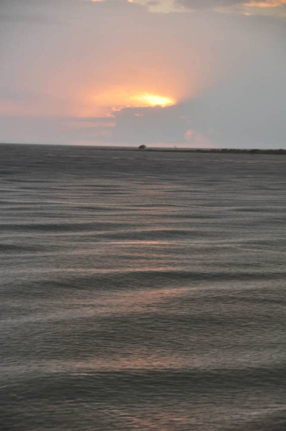 Fim de tarde na praia de Obama, perto de Cabaret, antiga Duvalierville, no litoral central do Haiti